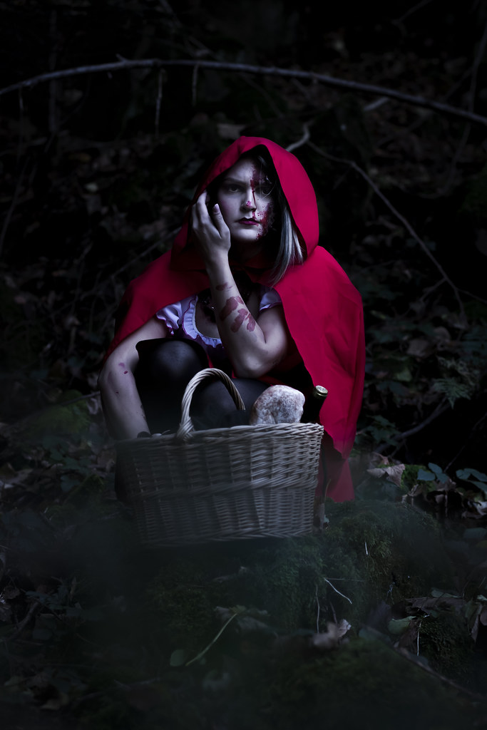 Little Red Riding Hood Halloween idea goth halloween costume ideas 