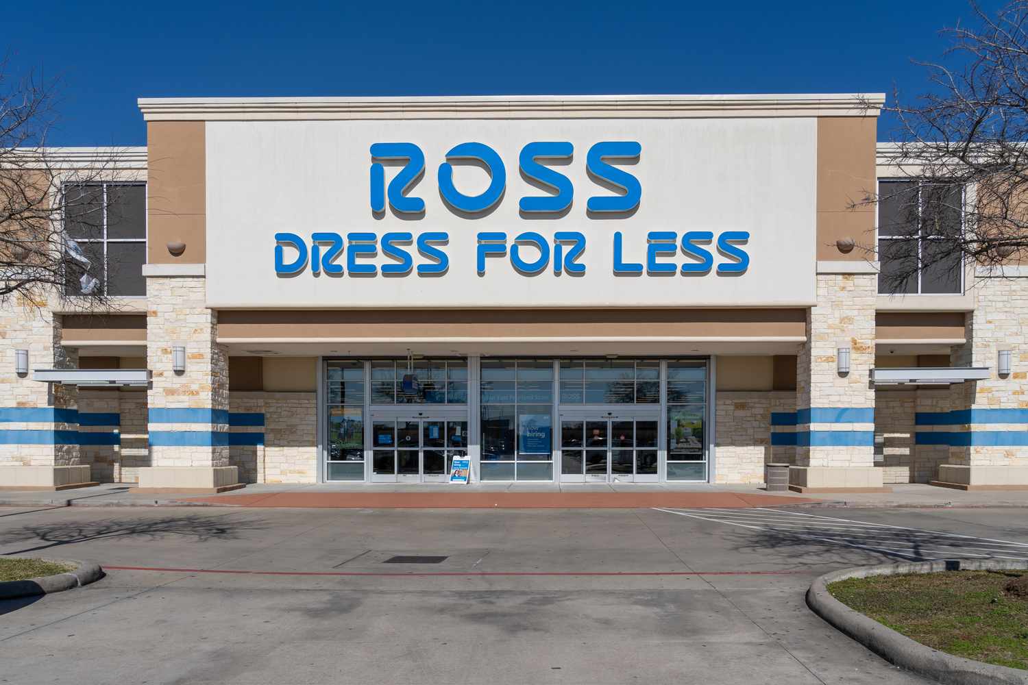 Dressing in Style: Exploring the World of Ross Dress插图1